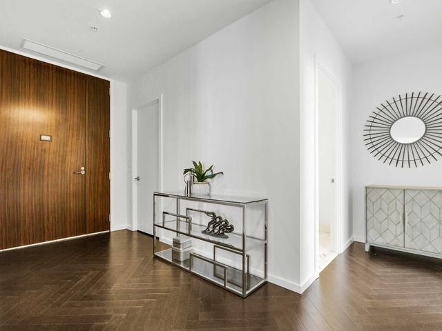 6402 - 180 University Ave