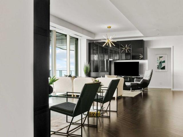 6402 - 180 University Ave