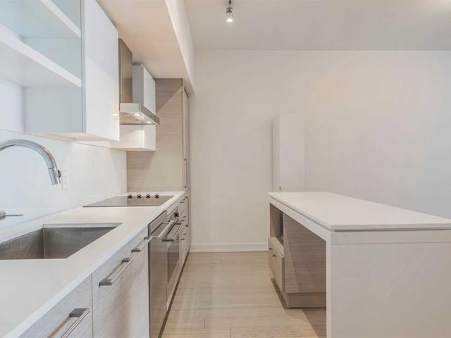 1033 - 1030 King St W