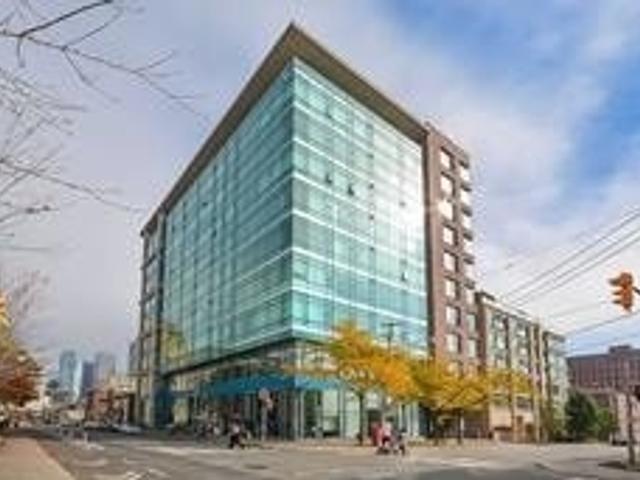 303 - 477 Richmond St W