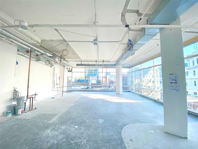 303 - 477 Richmond St W