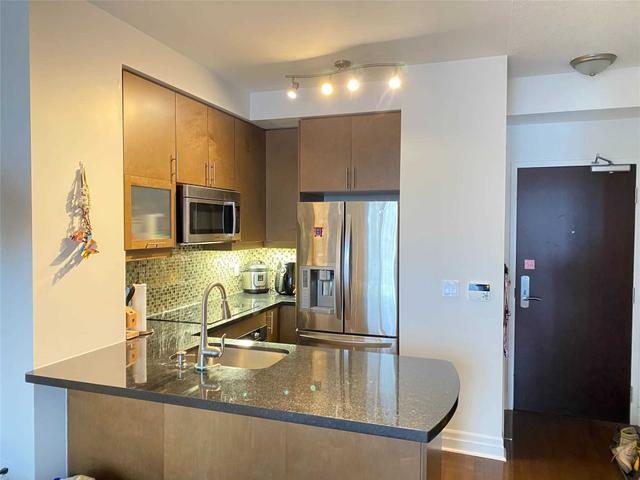 1003 - 35 Balmuto St