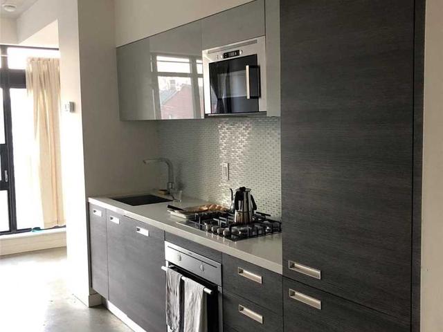 207 - 1239 Dundas St W