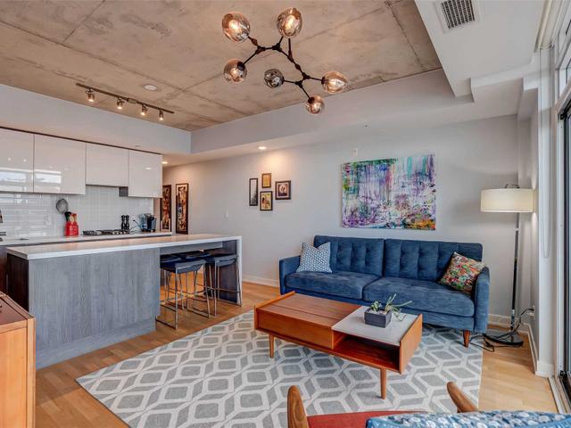 401 - 109 Ossington Ave