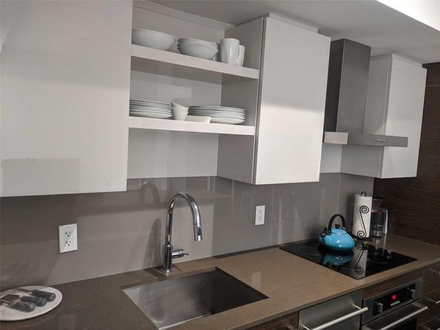 455 - 1030 King St W