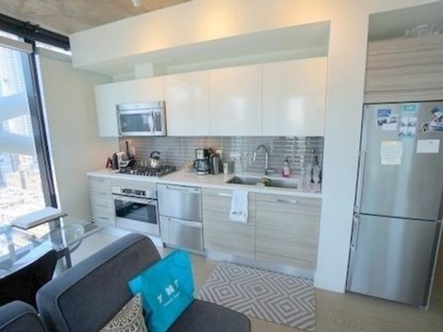 2506 - 224 King St W