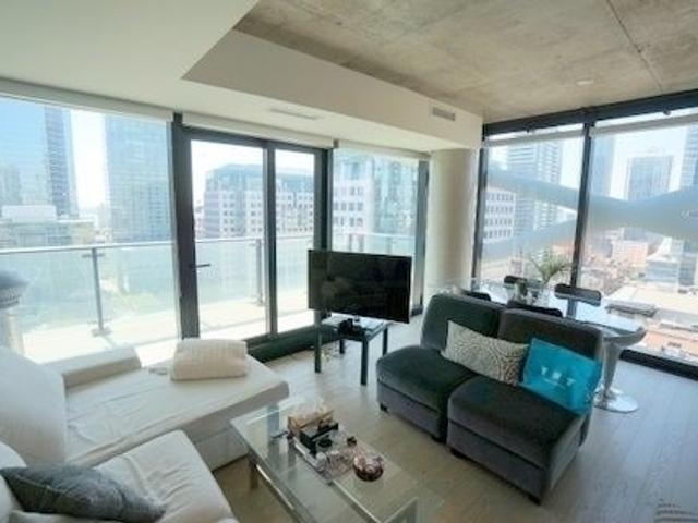 2506 - 224 King St W