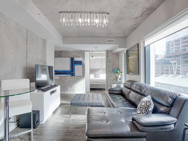 402 - 11 Charlotte St