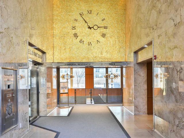 810 - 111 St Clair Ave W