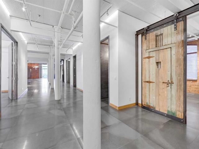 201 - 468 Wellington St