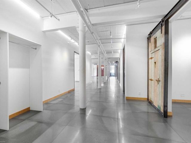 201 - 468 Wellington St W