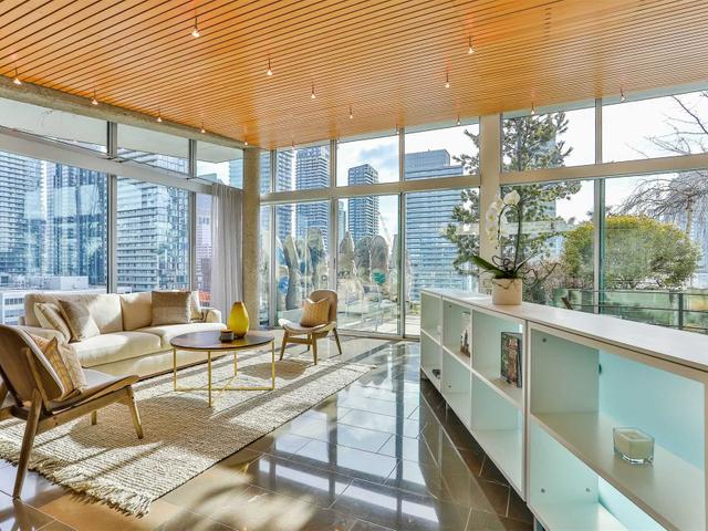 PH1 - 388 Richmond St W