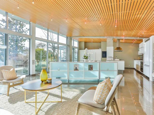 PH1 - 388 Richmond St W