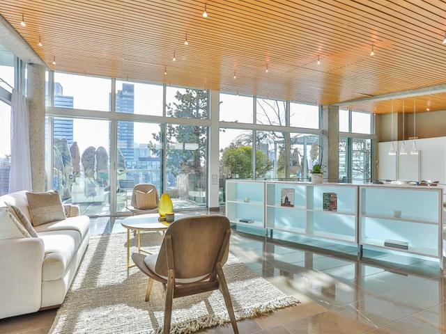 PH1 - 388 Richmond St W