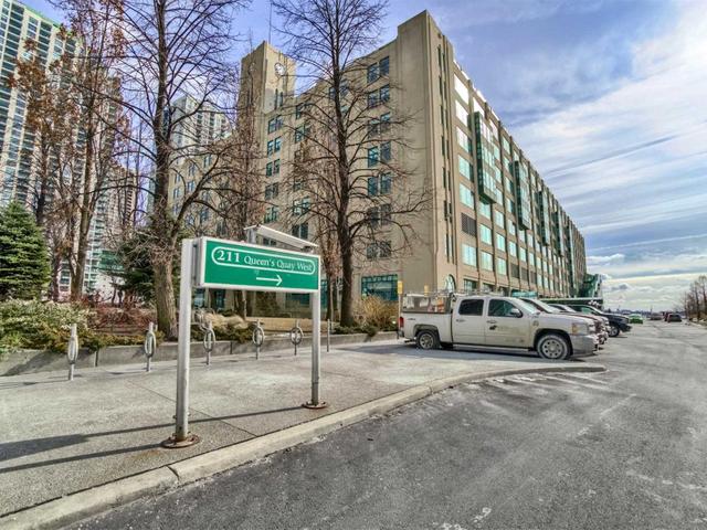 1007 - 211 Queens Quay W