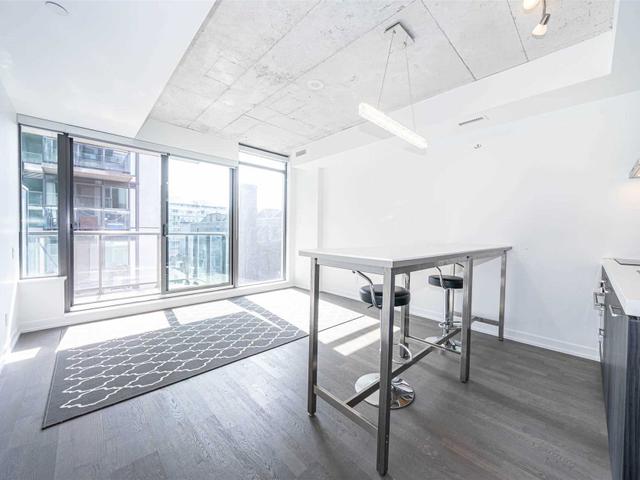 635 - 461 Adelaide St W