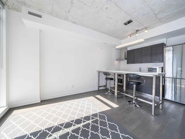 635 - 461 Adelaide St W