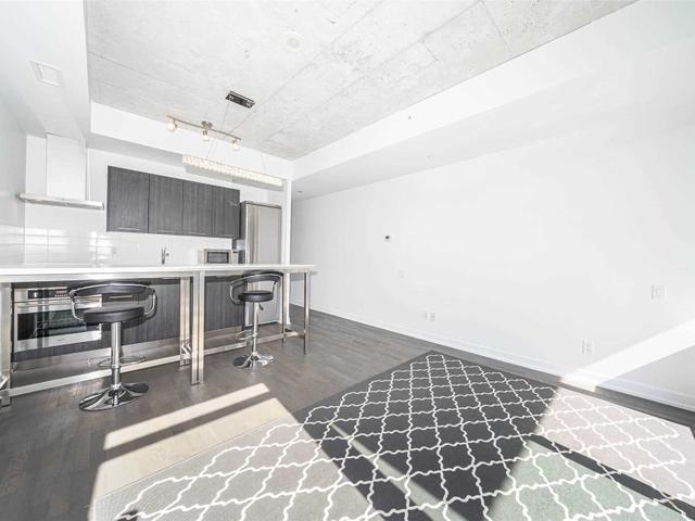 635 - 461 Adelaide St W