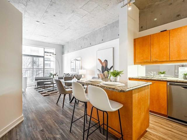 403 - 955 Queen St W