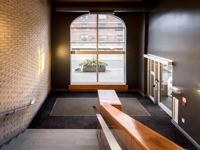 405 - 993 Queen St W