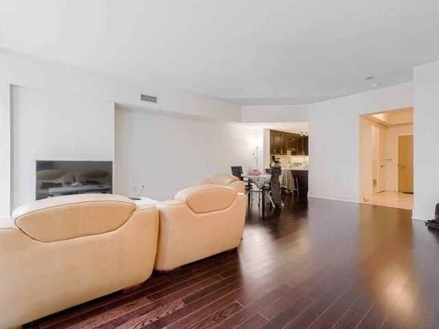 TH103 - 39 Queens Quay E Way