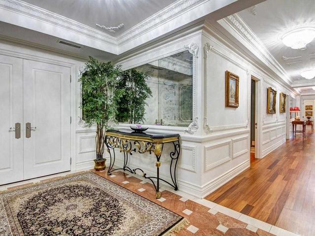 404 - 68 Yorkville Ave