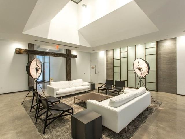 421 - 1030 King St W