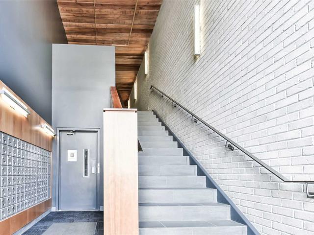 416 - 993 Queen St W