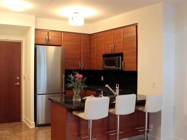 909 - 1 Avondale Ave