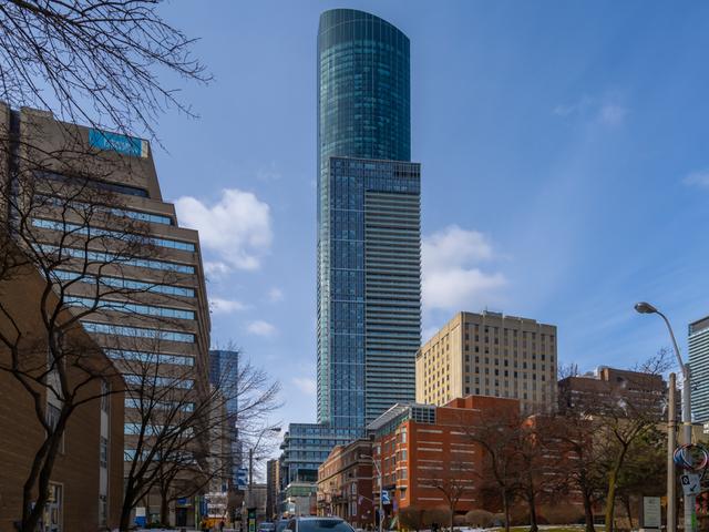 1407 - 386 Yonge St