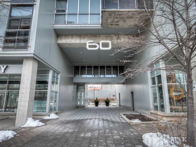 909 - 60 Bathurst St