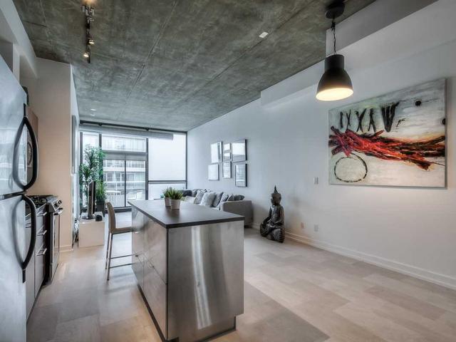 909 - 60 Bathurst St