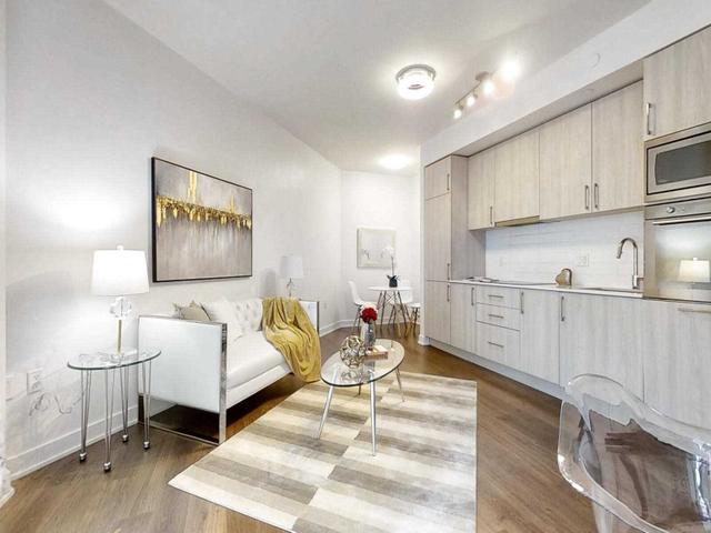 915 - 27 Bathurst St