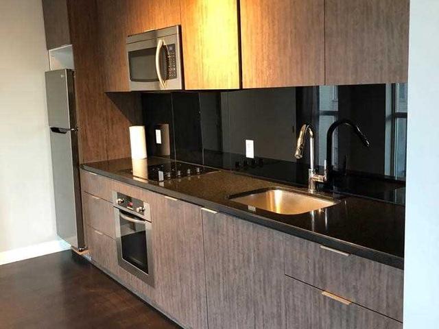 1017 - 478 King St W