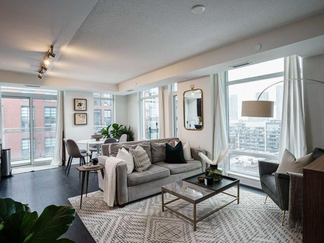 1216 - 525 Adelaide St W