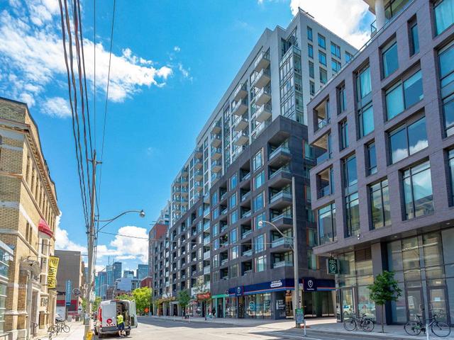 1216 - 525 Adelaide St W