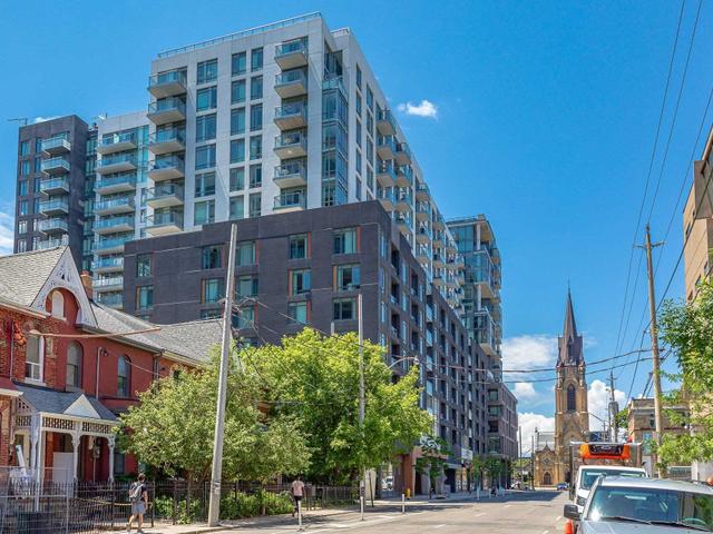 1216 - 525 Adelaide St W