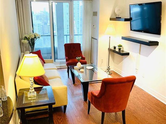 2202 - 35 Balmuto St N