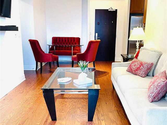 2202 - 35 Balmuto St N