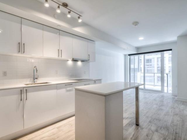1016W - 27 Bathurst St