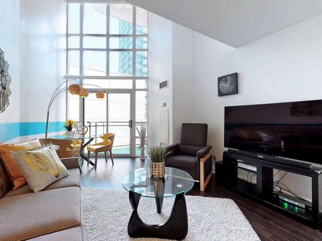 404 - 255 Richmond St E