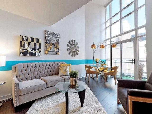 404 - 255 Richmond St E