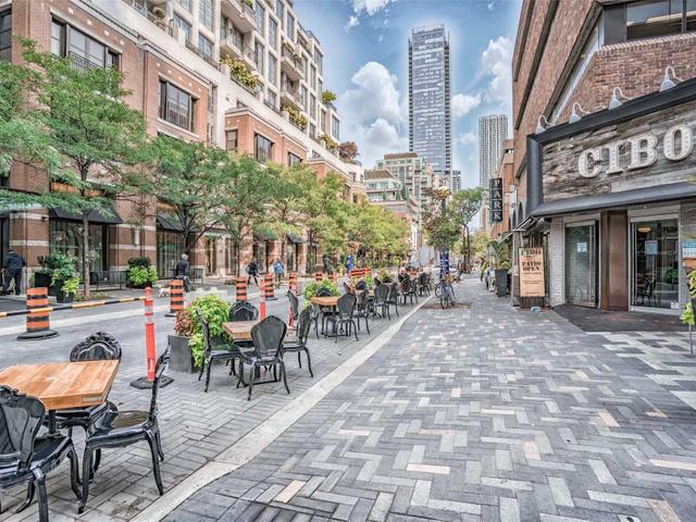 2313 - 155 Yorkville Ave