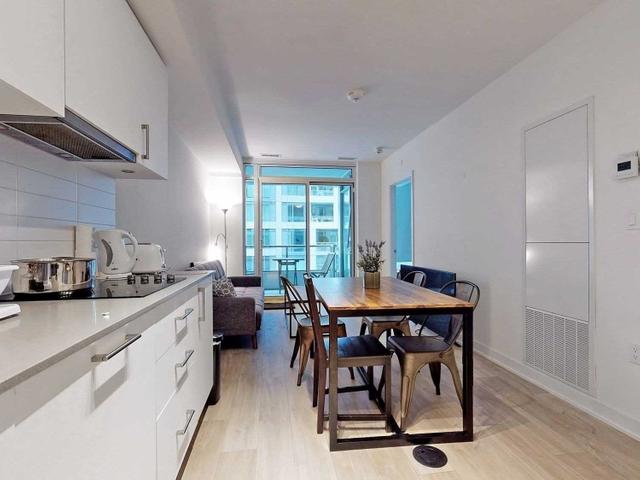 416W - 27 Bathurst St