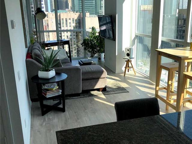 2005 - 88 Blue Jays Way