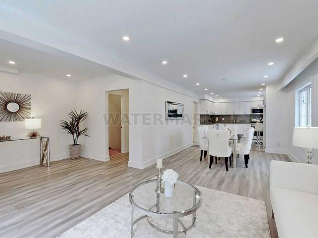 6 - 5937 Bathurst St