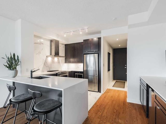 2910 - 300 Bloor St E