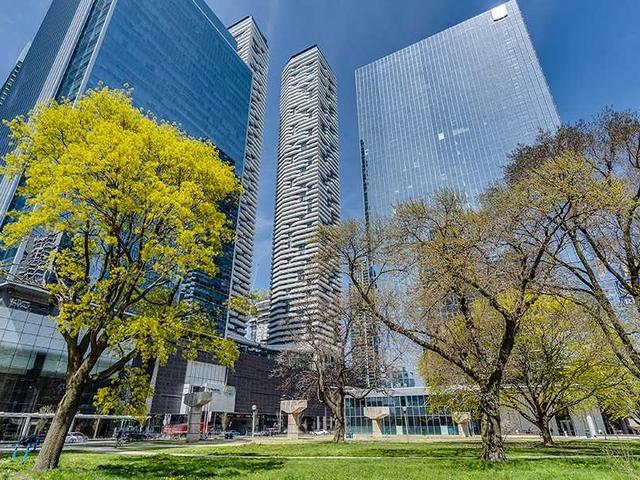 3010 - 100 Harbour St