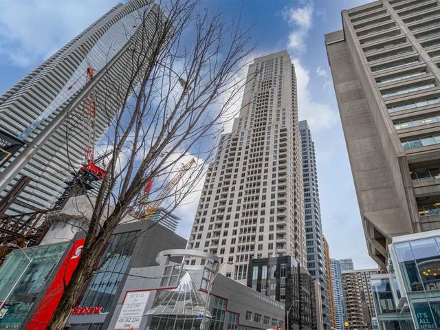 2510 - 35 Balmuto St