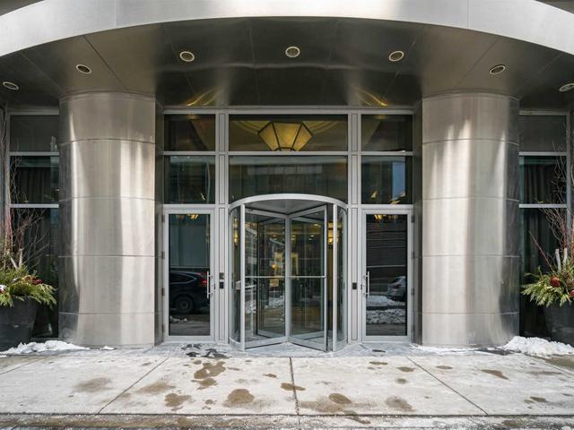 2510 - 35 Balmuto St